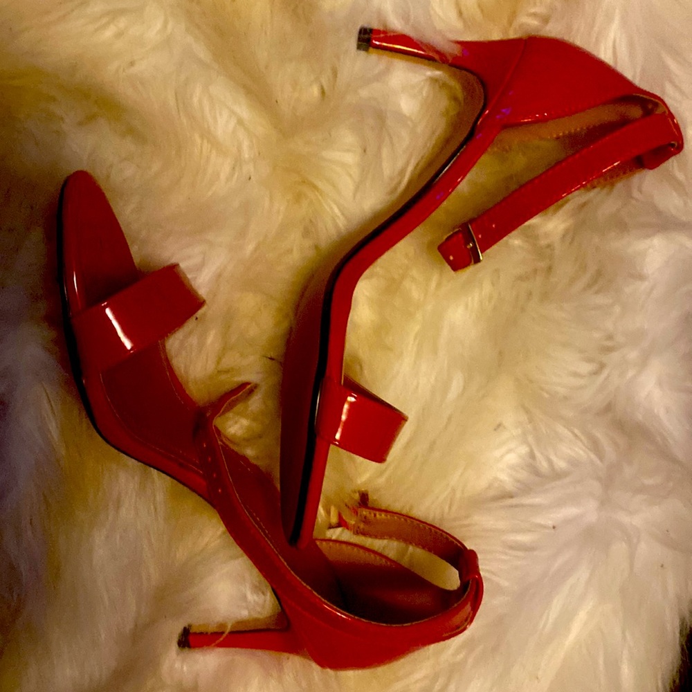 Red high heel shoes nwot